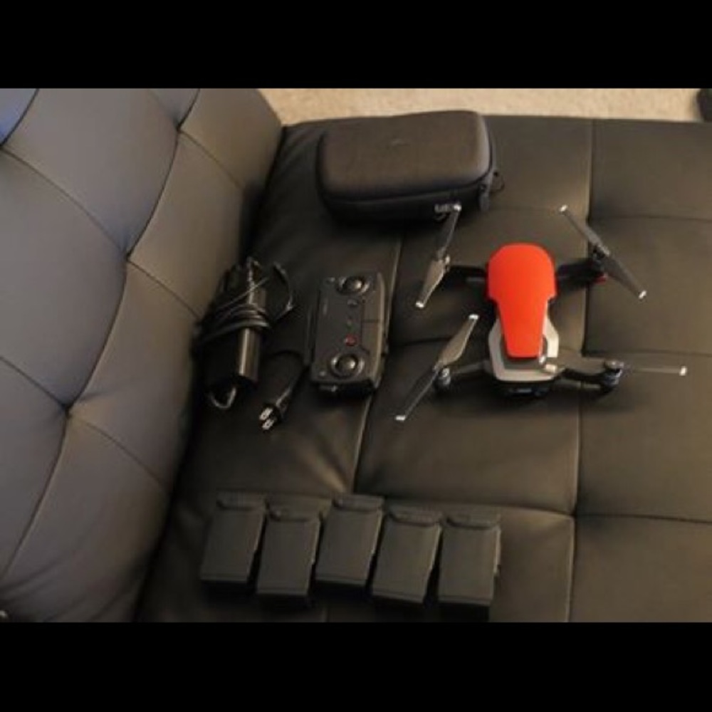 DJI Mavic Air w/t 5 batteries + charger and RC